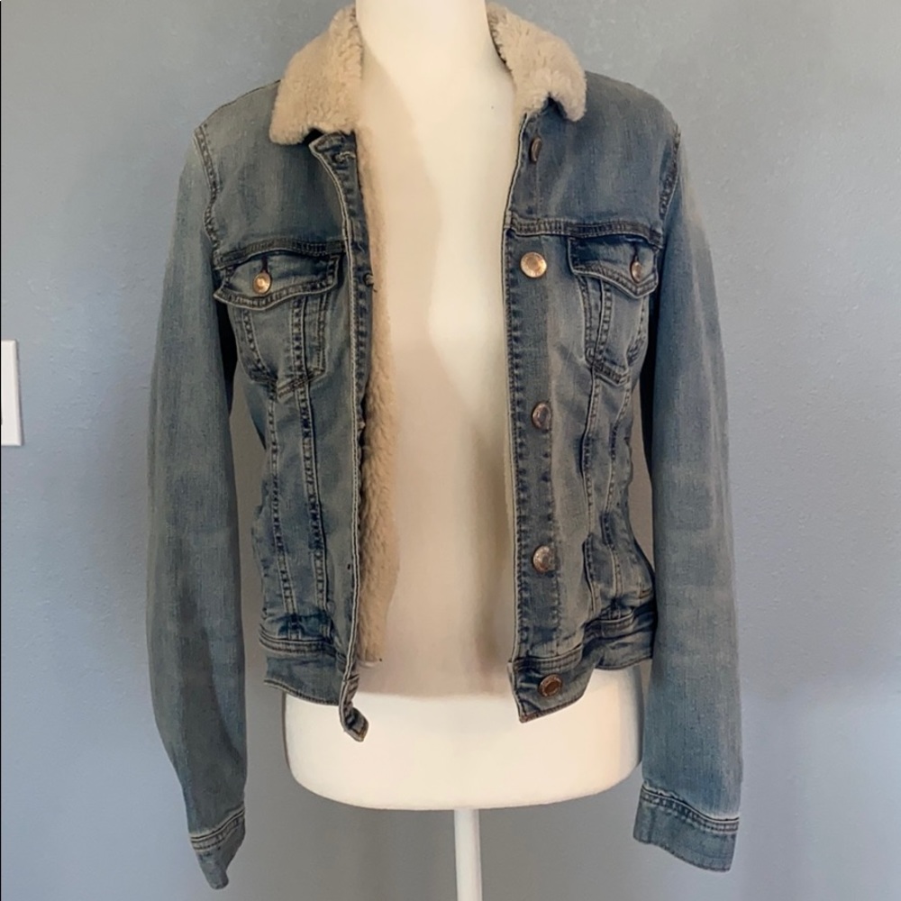 Denim jacket with fur